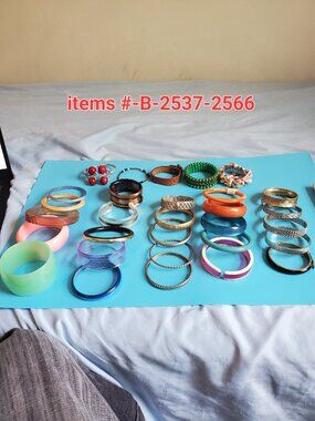 30 Bracelets, items # B-2537-2566.  wt. did not measure !!